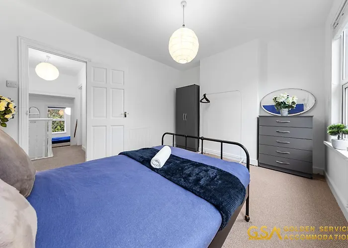 Stylist And Cosy 3 Bed House Leytonstone Sleeps 7